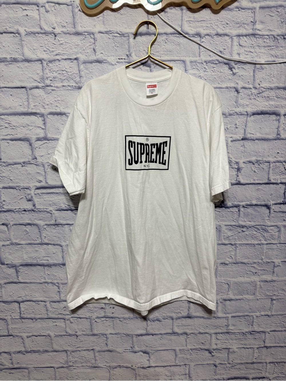 Supreme “Warm Up Everlast Tee” Size XL 
Excellent pre owned condition with no fl